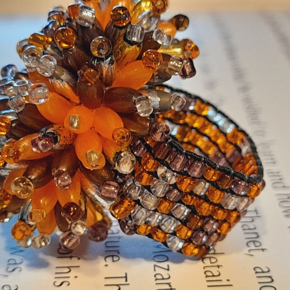 Strechy One Size Fits All Beaded Cluster Star Floral Ring in Orange and Brown - Picture 1 of 16
